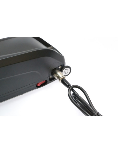 Köp 52V elcykelladdare här! XLR 3-pin plug. Output 58,8V / 3A. 599 SEK